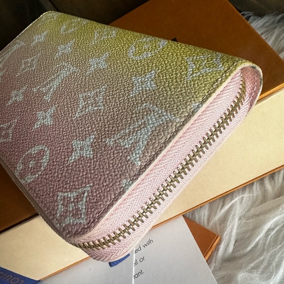 TRADED❤️LE Louis Vuitton By the Pool Zippy wallet ombré card hold giant mono - Picture 8 of 13